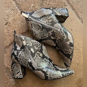 Marc Fisher snake Booties size 8